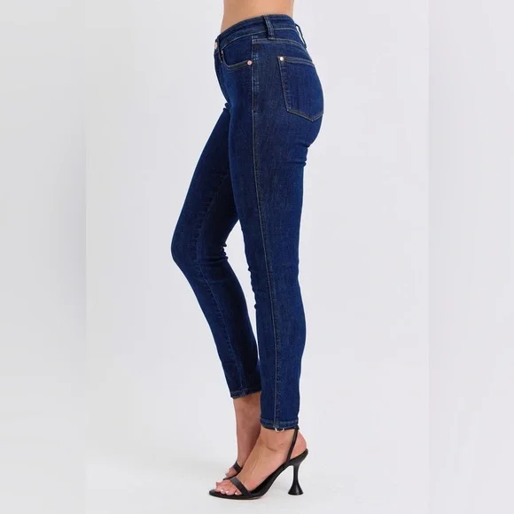 Judy Blue Full Size Mid Rise Tummy Control Classic Skinny Jeans Plus Size